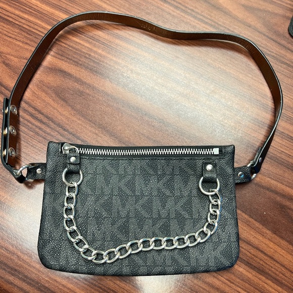Michael Kors Signature Chain Belt Bag - Picture 5 of 8